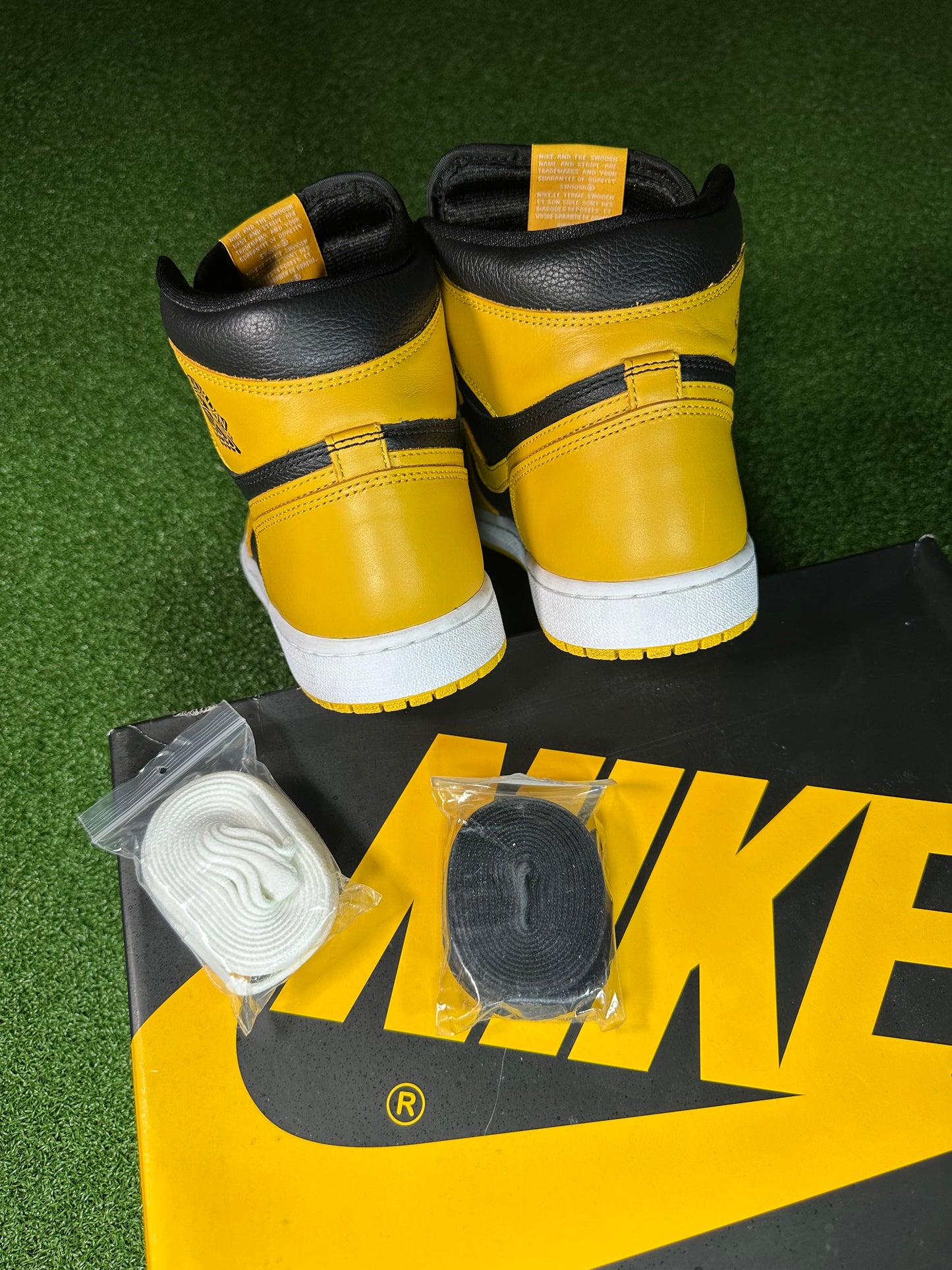 Jordan 1 Retro High Yellow Black Sneaker