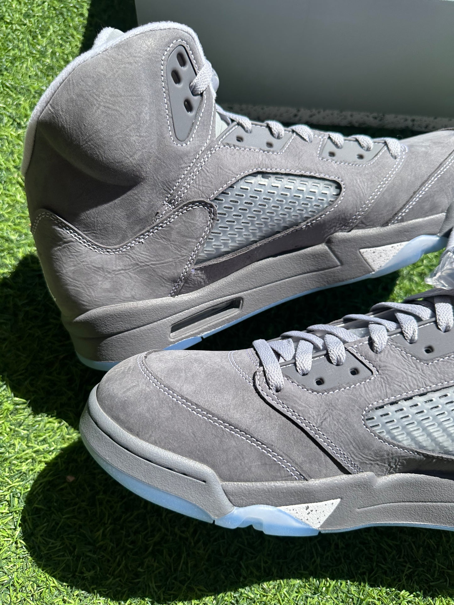 Jordan 5 Wolf Grey Close up