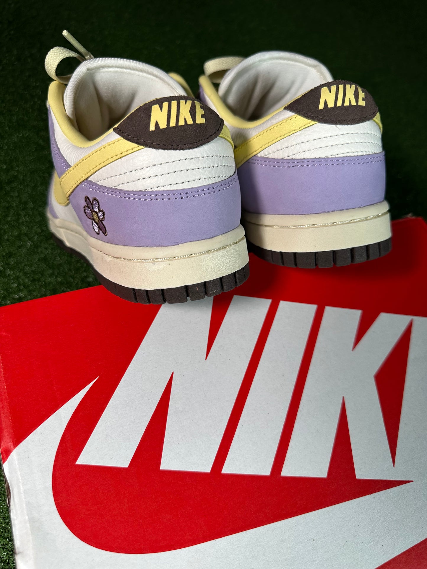 Nike Dunk Lilac Bloom Floral Detail on Heel
