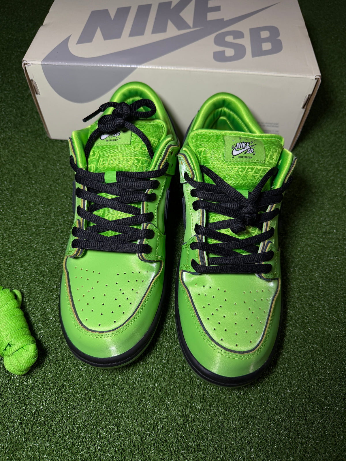 Nike SB Buttercup Green Satin Upper Detail