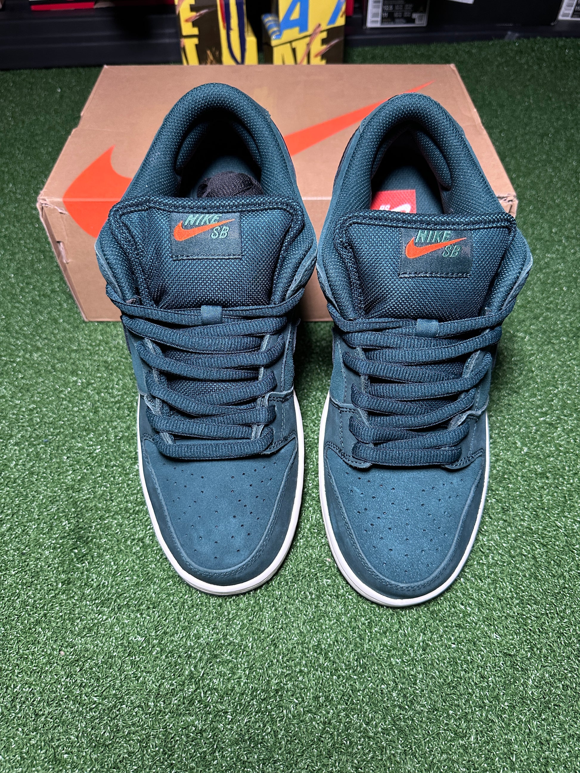 Nike SB Dunk Deep Fir Suede Detail