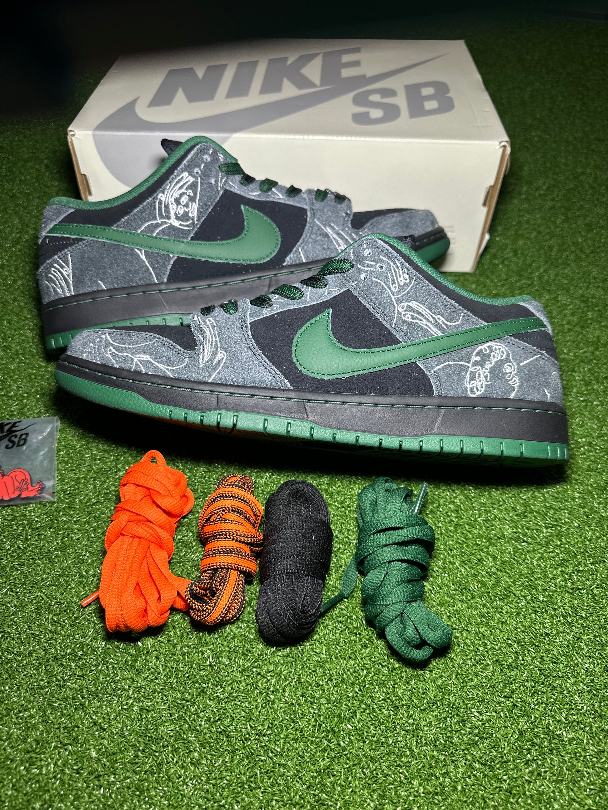 Nike SB Dunk Low Limited Collaboration Sneaker