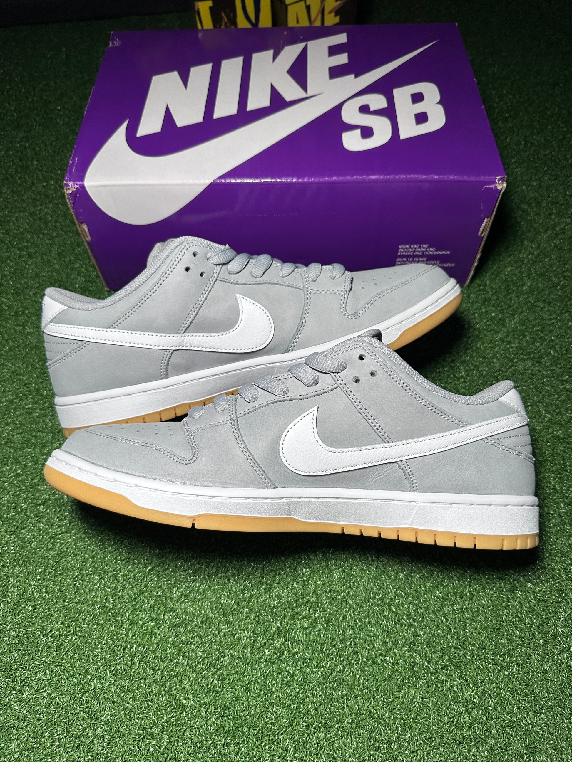 Nike SB Dunk Wolf Grey Gum Suede Detail