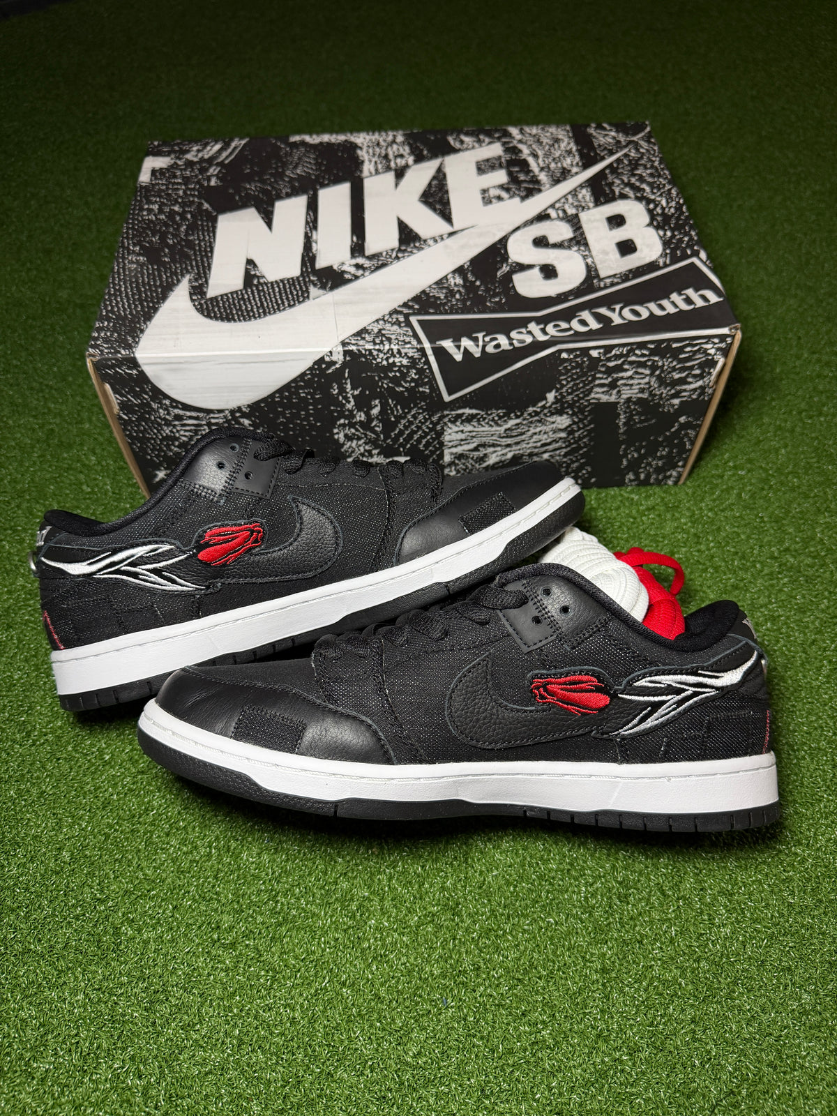 Nike SB Wasted Youth Black Rose Denim Detail