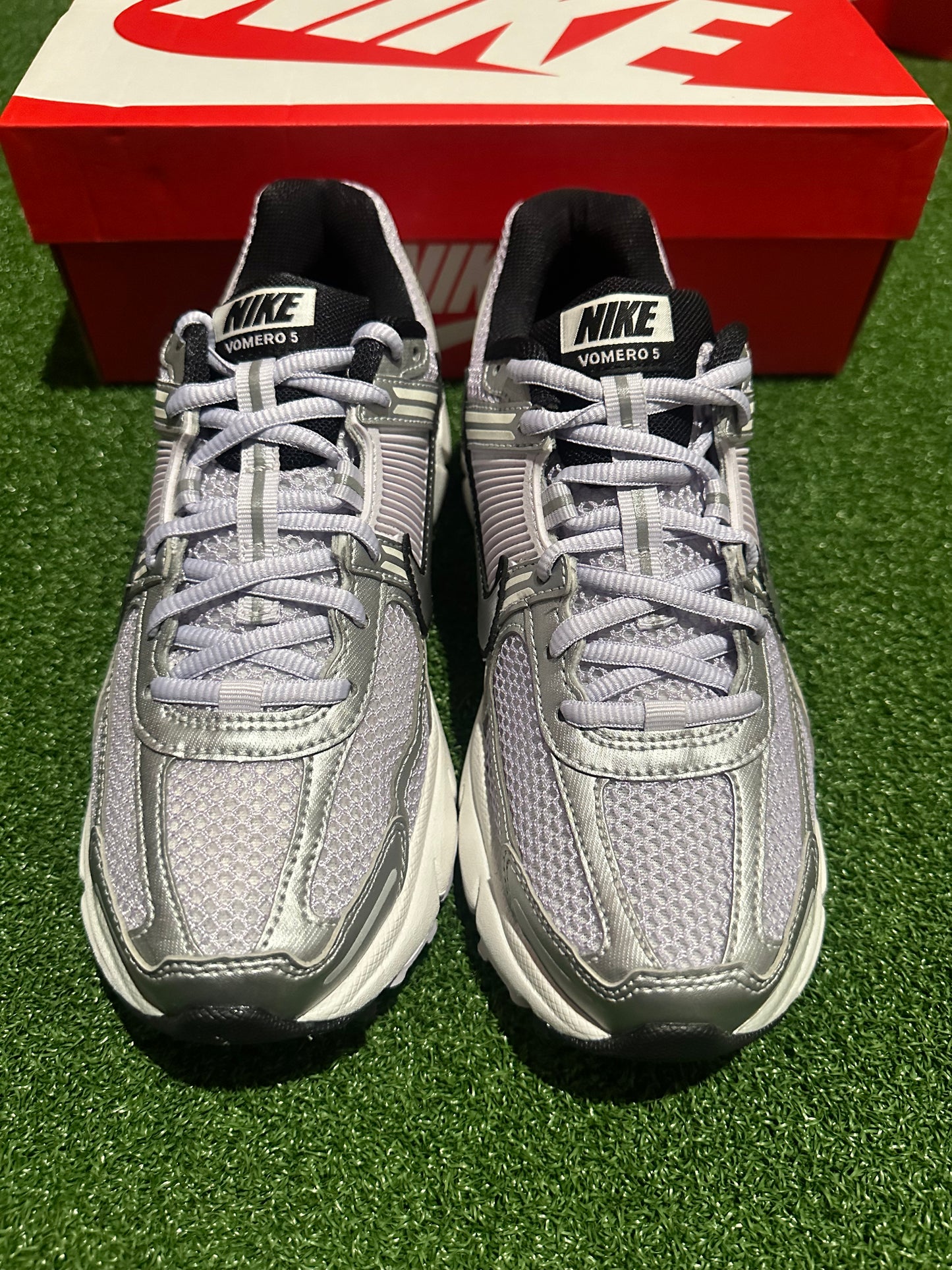 Nike Vomero 5 Front View