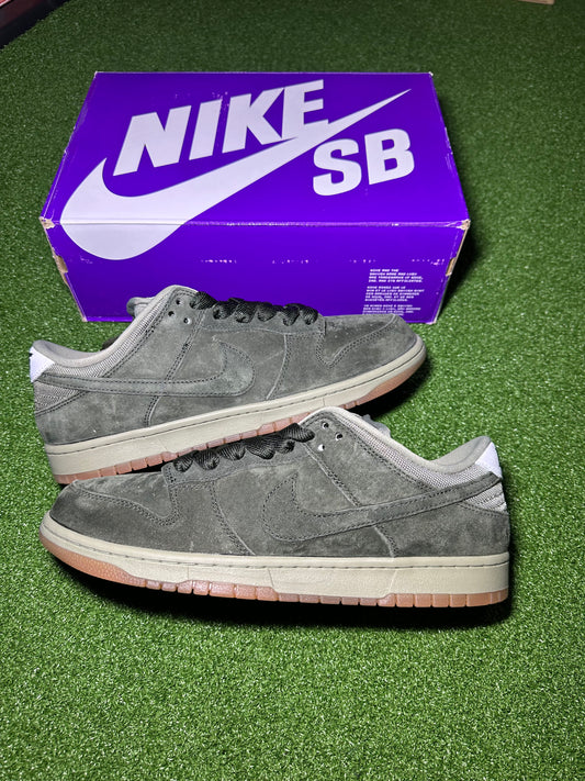 ike SB Dunk Low Pro B Sequoia Side View
