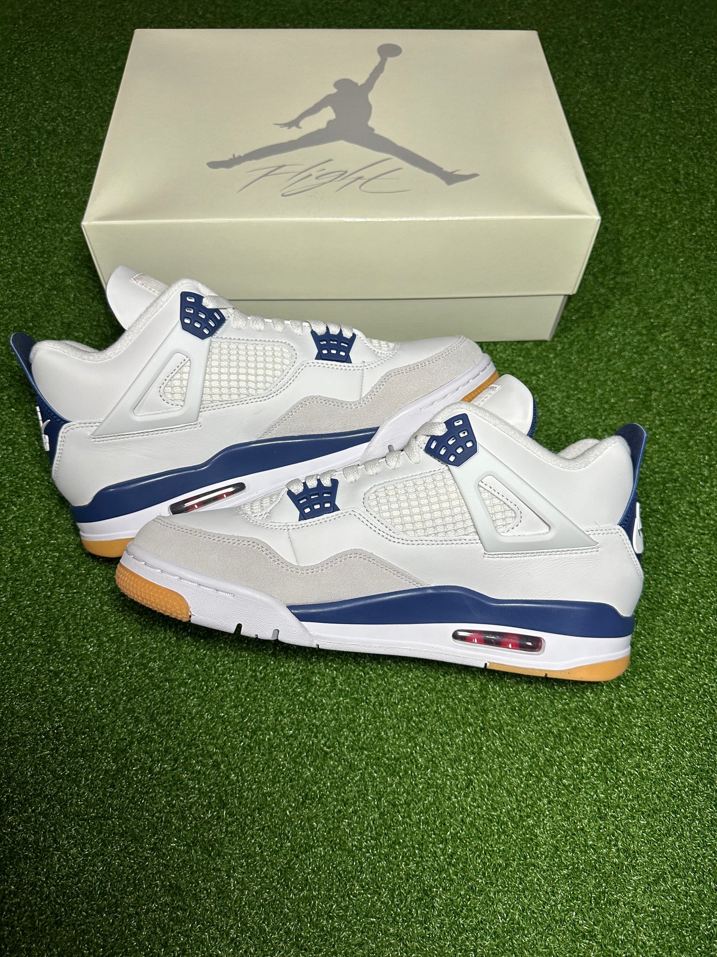 Side profile of Jordan 4 Retro SP Navy