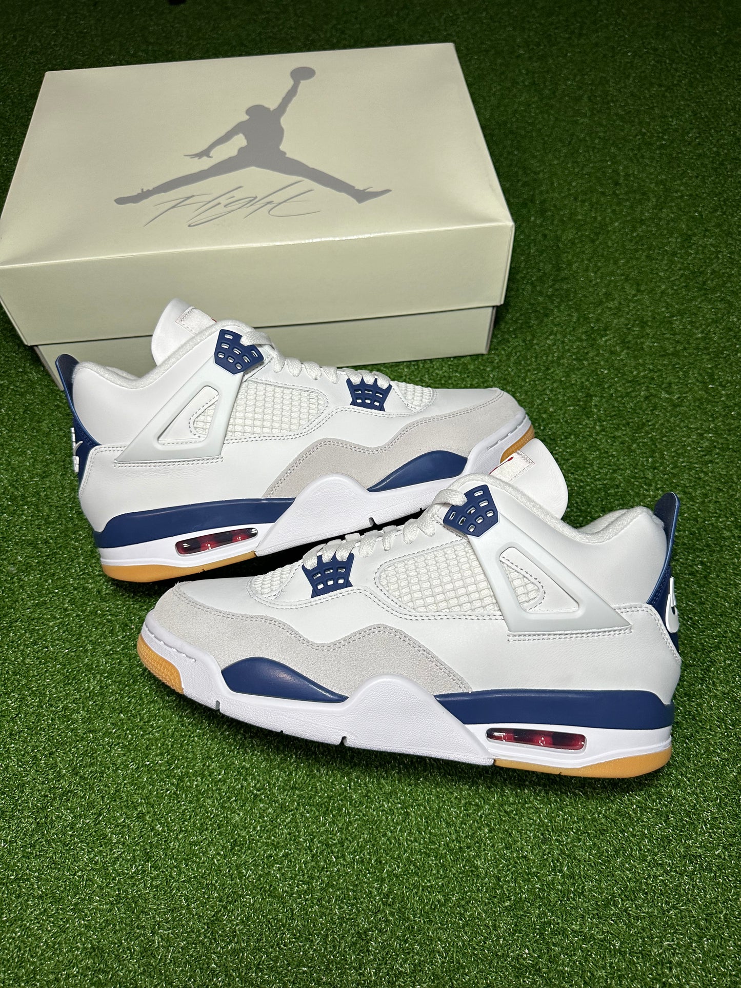Side profile of Jordan 4 Retro SP Navy